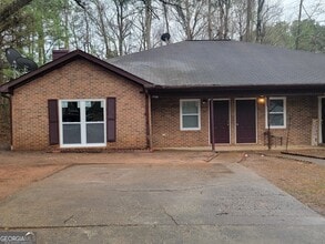 Building Photo - 1086 Summer Brook Rd