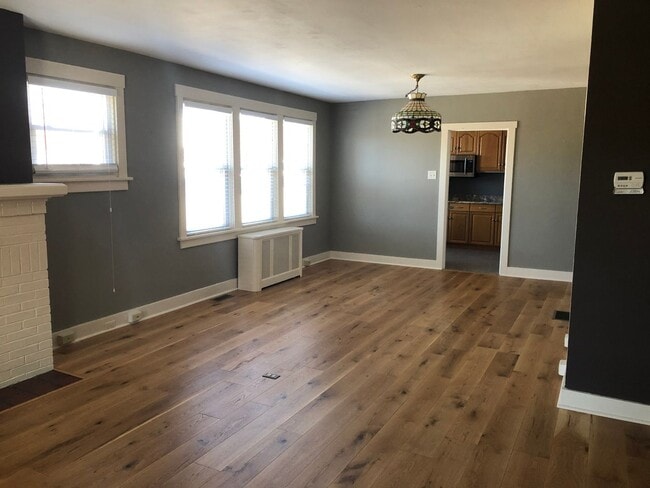Building Photo - Beautifully Rehabbed Central Oakmont apart...