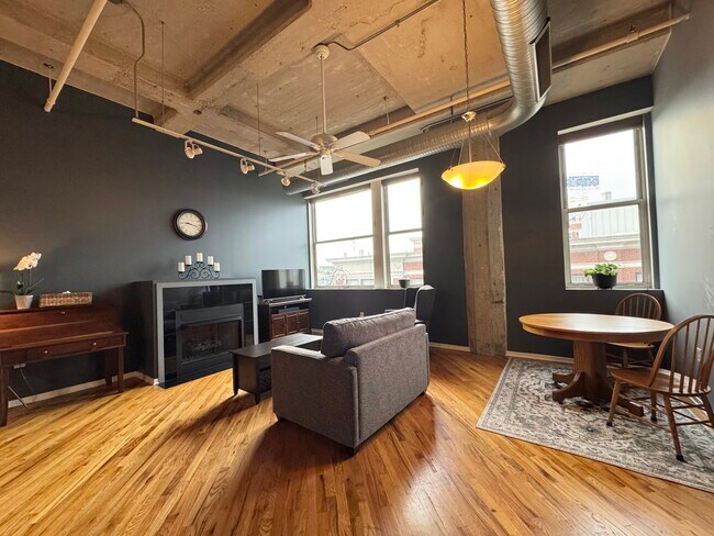Foto del edificio - 2107 Grand Blvd