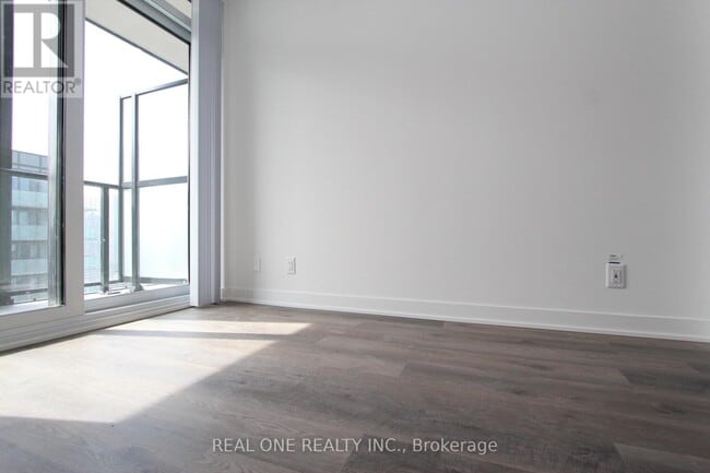 Building Photo - 180 Front St E