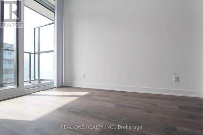 Photo du bâtiment - 180 Front St E