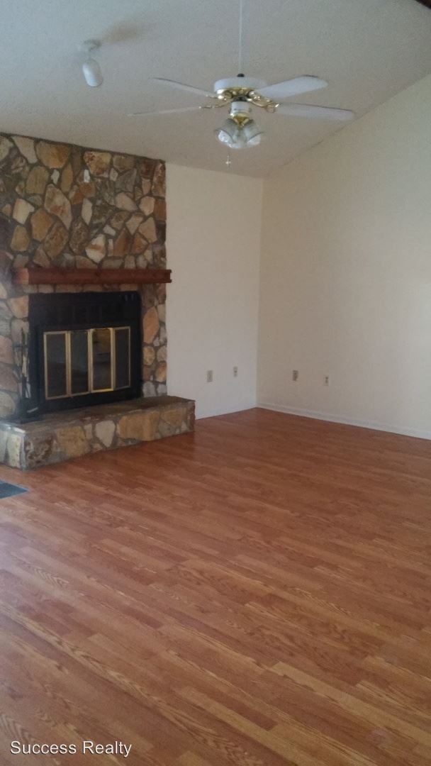Building Photo - 110 Willow Gln