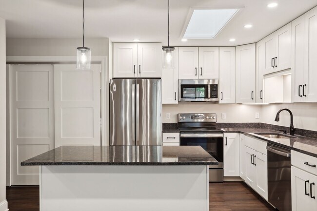 Foto del edificio - 1195 Weston Ln N