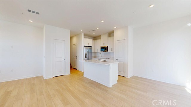 Foto del edificio - 8421 Gabrielino Ct