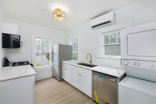 kitchen - 618 7th Ave N
