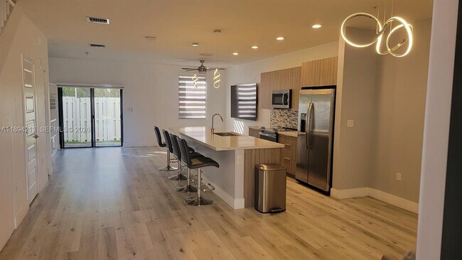 Foto del edificio - 10455 NW 82nd St