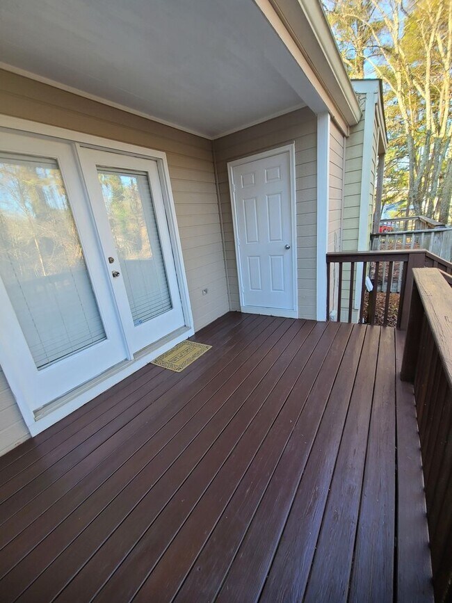 Foto del edificio - 5004 Falling Creek Ln