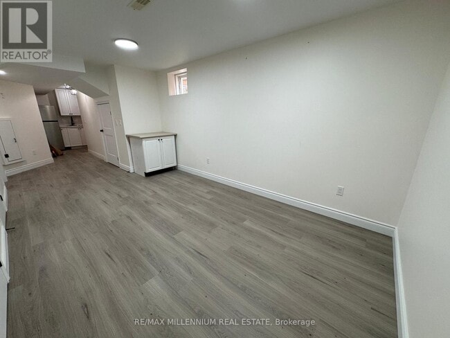 Building Photo - LOWER - 161 ROMANELI CRESCENT