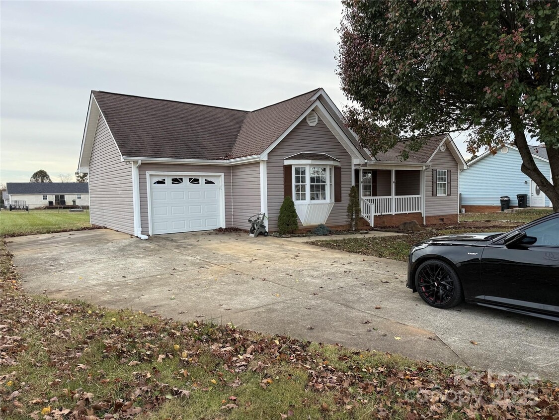 Foto principal - 117 Hayworth Ln