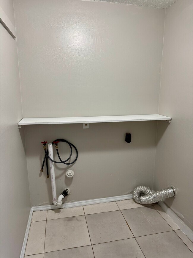 Lavandería dentro de la unidad - 3074 Brookview Ave