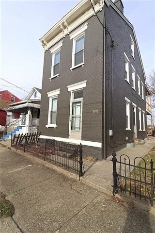 Foto principal - 322 E 12th St