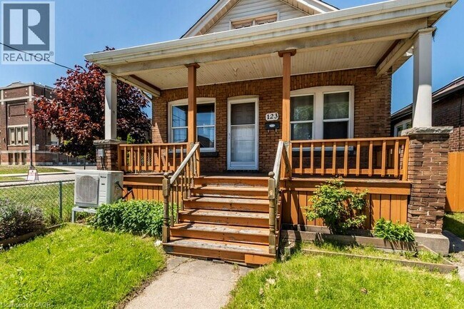 Photo du bâtiment - 123 Gage Ave N