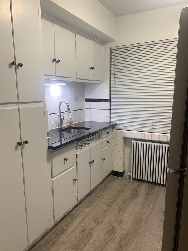 Kitchen - 4403 Erie Ave