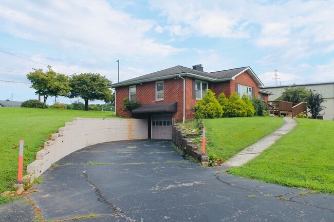 Building Photo - 112 McMahan Rd