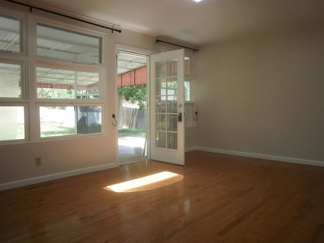 Building Photo - 421 Cuchara St