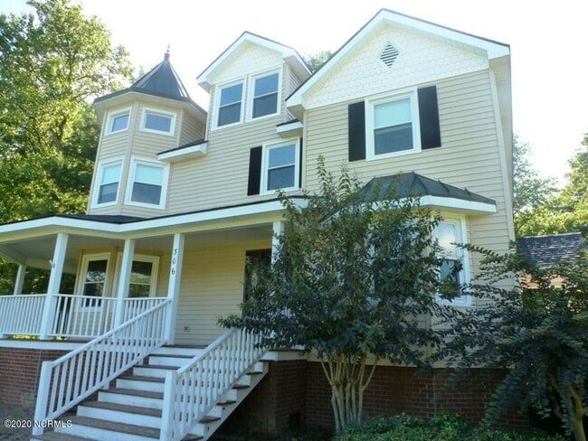 Building Photo - 306 Fox Ridge Rd