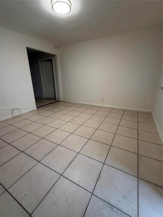 Foto del edificio - 300 SW 9th Ave