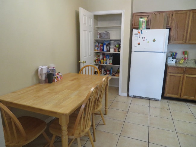 Foto del edificio - 284 E 600 N