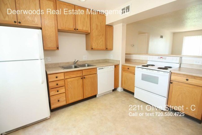 Building Photo - 2211 Olive St