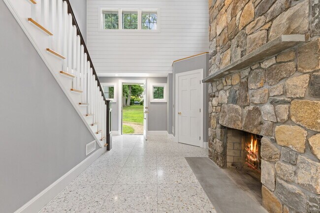Building Photo - 219 Skyview Ln