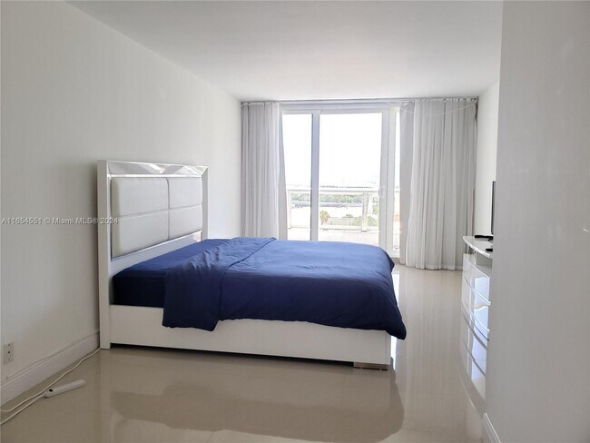 Foto del edificio - 1717 N Bayshore Dr