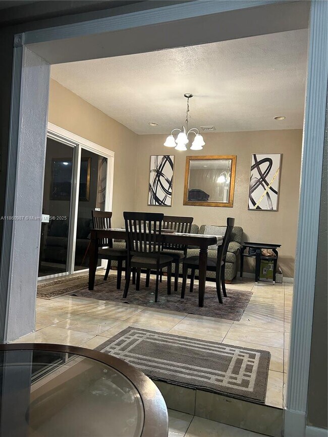 Foto del edificio - 300 NW 179th Terrace