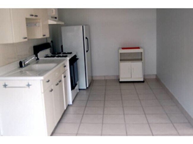 Foto del edificio - 8037 Pine Rd