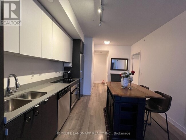 Photo du bâtiment - 5220 Dundas St