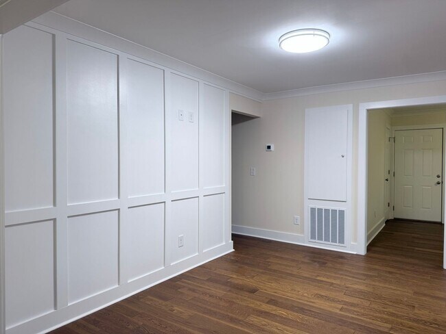 Foto del edificio - 358 W Drake Ave