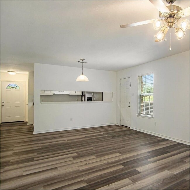 Building Photo - 2621 Lee Ave