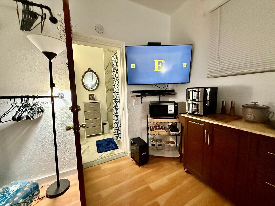 Foto del edificio - 17840 NE 6th Ct