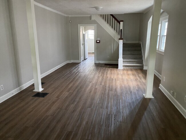 Building Photo - 840 N Riley Ave