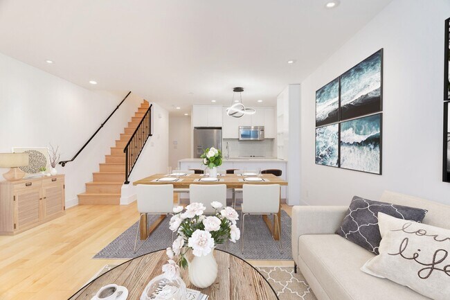 Dining area - 2477 Waterloo St