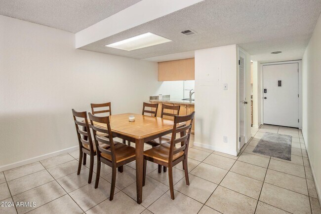 Building Photo - 7625 Camelback Rd