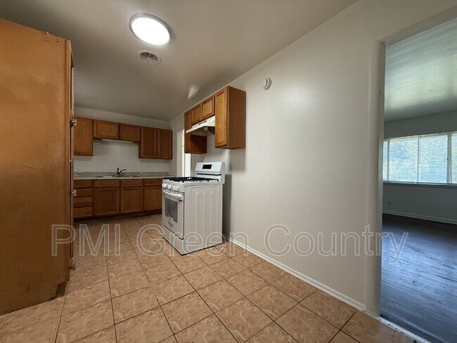 Foto del edificio - 1547 E 51st St N