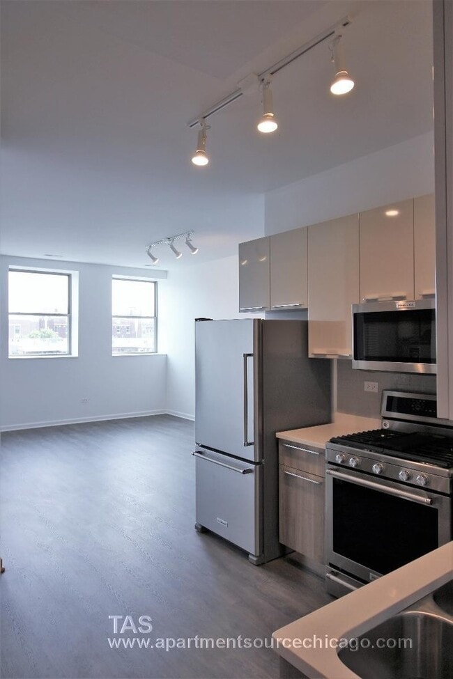 Photo - Gut rehabbed 3 bedroom 2 bath TOP FLOOR loft-style unit in WRIGLEY!