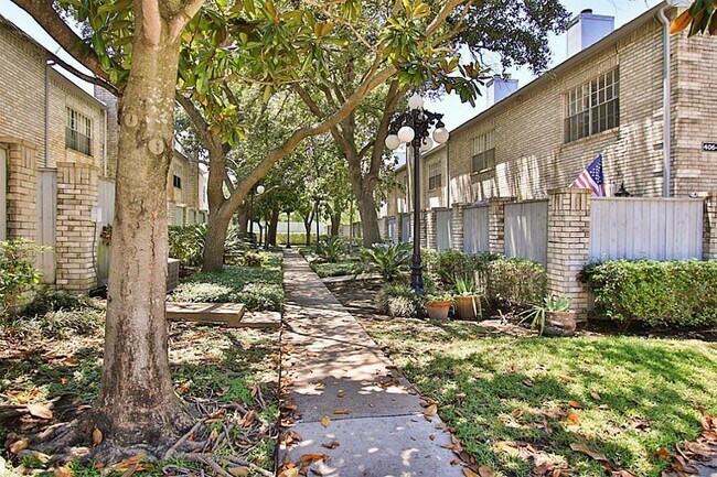 Building Photo - 410 Wilcrest Dr