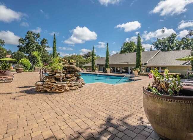 Building Photo - Tally Square Apartments