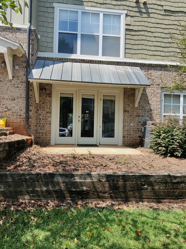Building Photo - 490 Barnett Shoals Rd