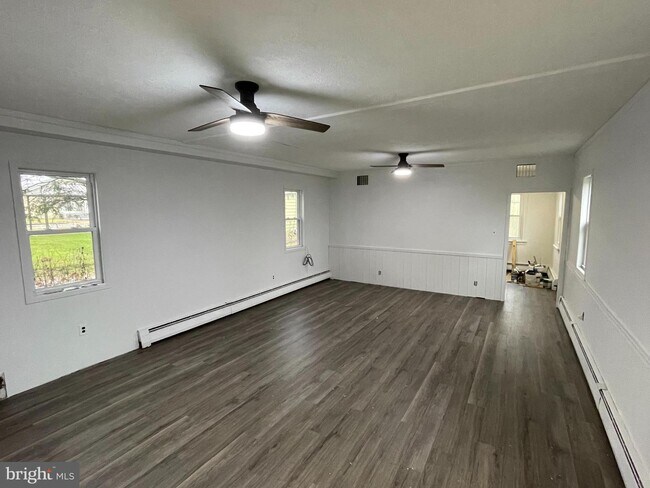 Building Photo - 925 Watson Rd