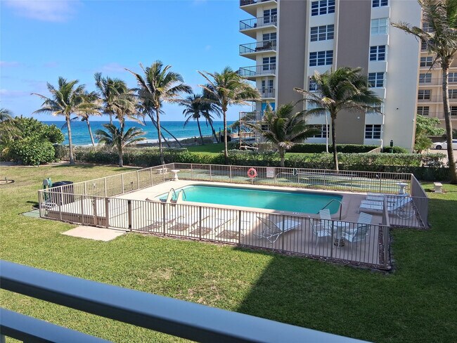 Building Photo - 1035 Hillsboro Mile