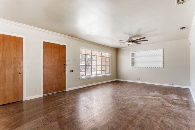Foto del edificio - Charming 3-bedroom in the heart of Monticello Park