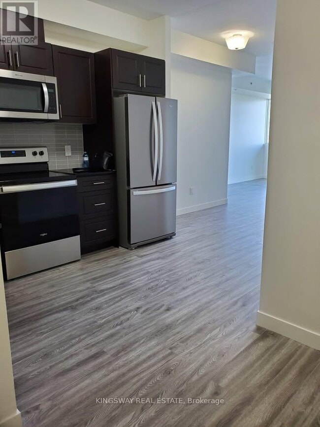 Building Photo - 128 King St N