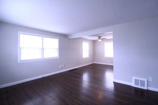 Foto del edificio - January FREE On This 2 Bedroom 1 Bath Duplex