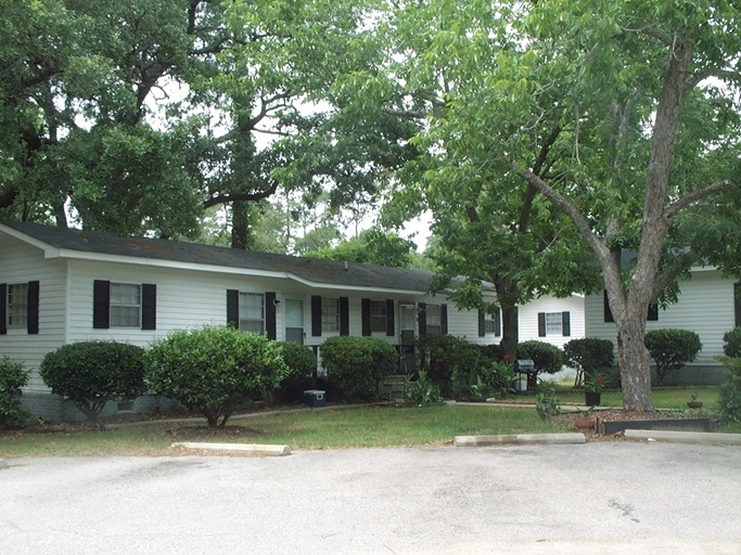 Primary Photo - River Oaks Apartments