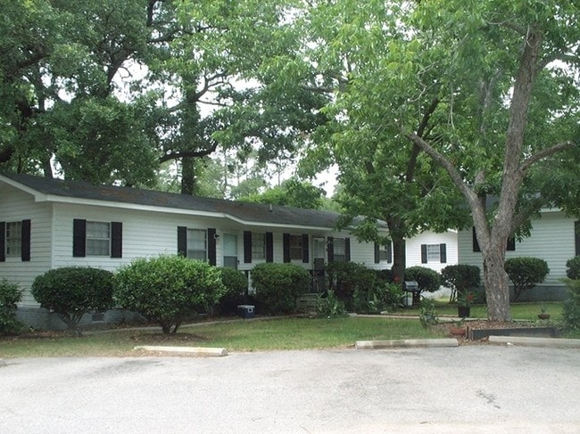 Building Photo - River Oaks Apartments