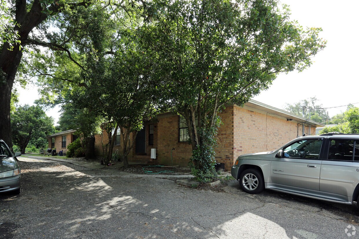 Building Photo - 3624 Diamond St