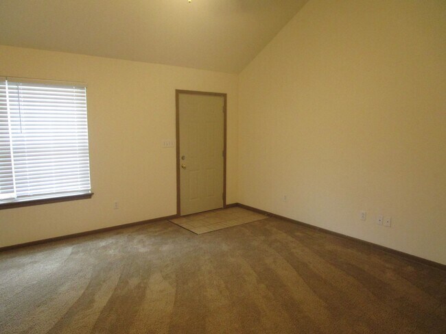 Building Photo - 605-607 Glenstone Dr.