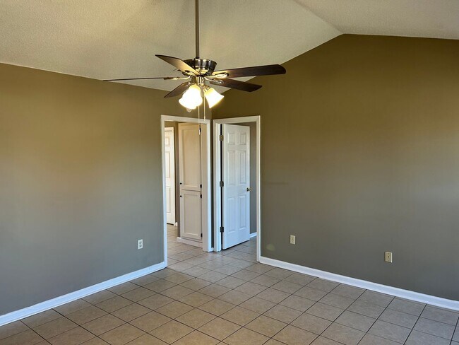 Building Photo - 10215 Farley Dr S