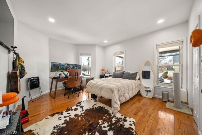 Building Photo - 31 Park Ave